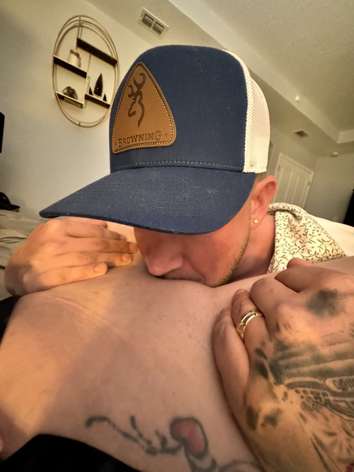 Gotta love a man who knows how to eat some pussy ?
????‍??‍??‍?
Guys, share if you know how to! ? https://t