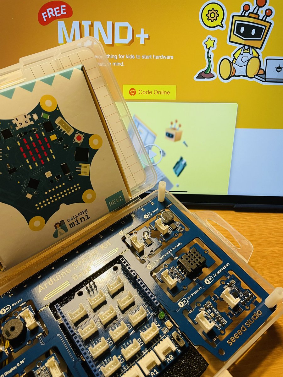 r_schulz_maker's tweet photo. @kevsmac Homework, trying to realize a environmental conditions datalogger with my favorite @CalliopeMini mcu for educational use with @arduino sensor Kit by @seeedstudio and MIND+ IDE.  #DHT20 #STEM #education https://t.co/8C8jnD4j4K