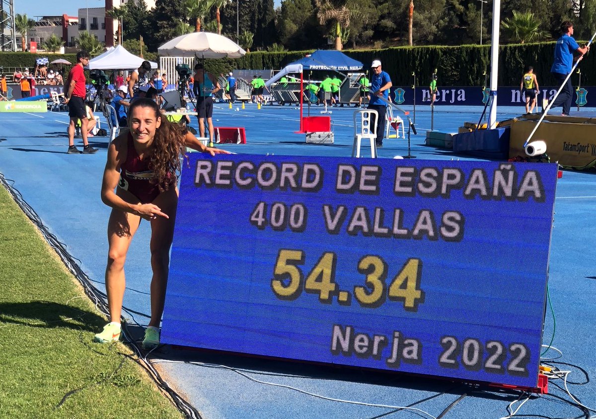 En el @radioestadioCAT de @OndaCero_cat recibimos a la atleta olímpica @SaraGallego4v , la actual plusmarquista nacional de los 400 metros vallas que deja atrás un 2023 en blanco por culpa de las lesiones dispuesta a lograr billete para París 2024.