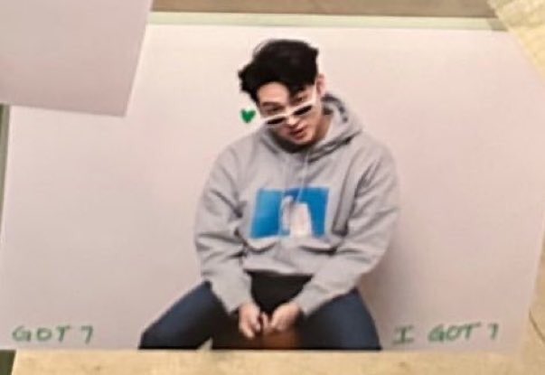 jaebeomaein's tweet photo. tá mas o jaebeom escreveu numa foto “GOT7 💚 IGOT7” E EU TO MTO CHORONA POR CAUSA DISSO o aniversário eh dele mas o presente eh nosso https://t.co/hciFzDfT1o