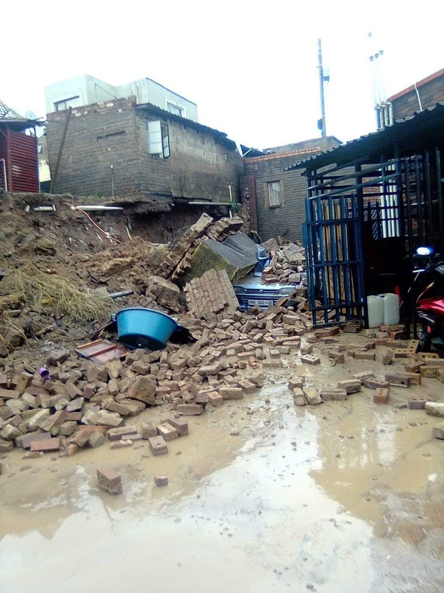 EversonLuhanga's tweet photo. Damages caused by Friday's rain in some parts of Alexandra. Pic 1 is Vasco DA Gama near the cemetery. Cars washed away. Pic 2, a wall collapsed on two cars at 12th Roosevelt near Engene garage. While in Pic 3, the Jukskei River in Setjwetla had high water levels. https://t.co/MNs0hws2Pn