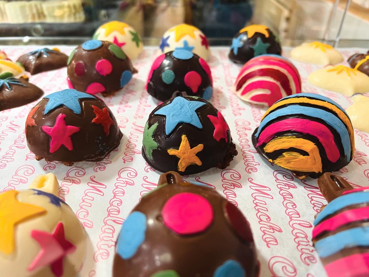 ChocolateMUCHO's tweet photo. No te pierdas de las delicias de temporada que tenemos preparadas #parati en #TiendaMUCHO 
Ven a disfrutar del #chocolate #amargo #semiamargo #conleche y #chocolateblanco con figura de
 #piñatasdechocolate #esferasdechocolate rellenas de #cereal #muñecosdenieve y #MUCHO más https://t.co/hlqFRmAa2x