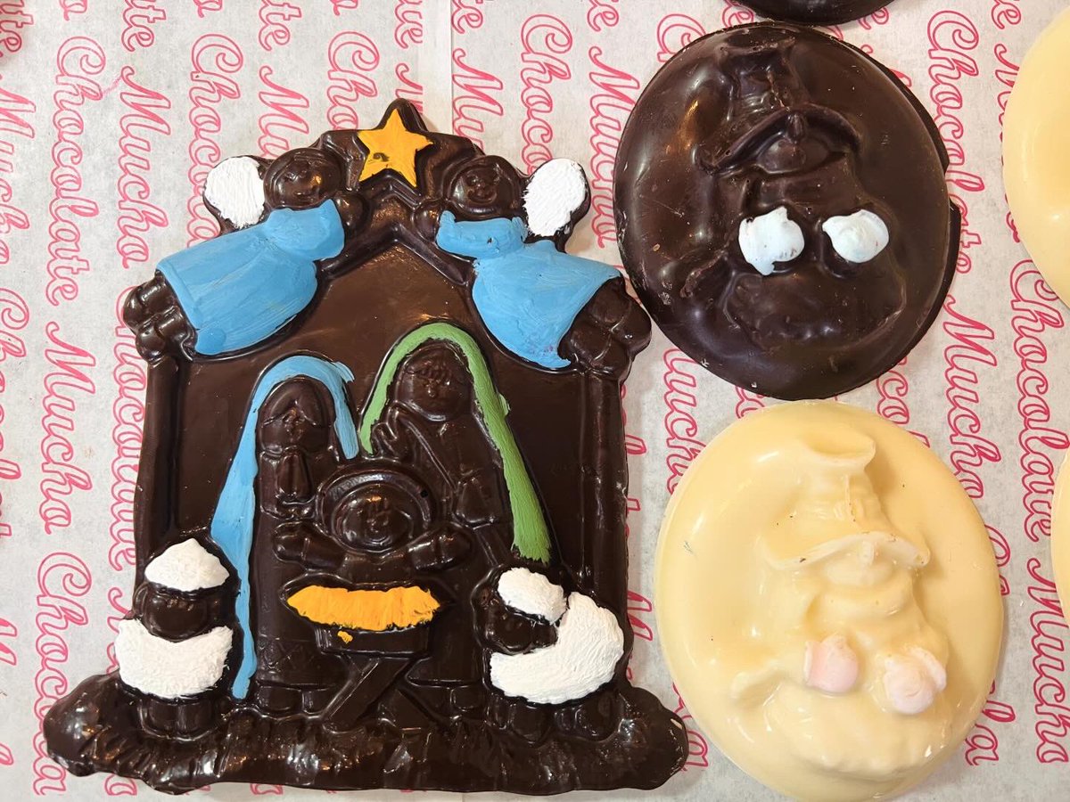ChocolateMUCHO's tweet photo. No te pierdas de las delicias de temporada que tenemos preparadas #parati en #TiendaMUCHO 
Ven a disfrutar del #chocolate #amargo #semiamargo #conleche y #chocolateblanco con figura de
 #piñatasdechocolate #esferasdechocolate rellenas de #cereal #muñecosdenieve y #MUCHO más https://t.co/hlqFRmAa2x