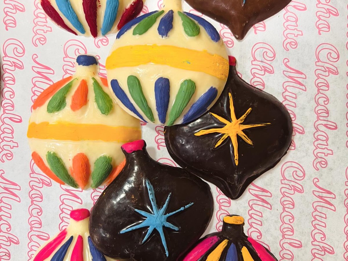 ChocolateMUCHO's tweet photo. No te pierdas de las delicias de temporada que tenemos preparadas #parati en #TiendaMUCHO 
Ven a disfrutar del #chocolate #amargo #semiamargo #conleche y #chocolateblanco con figura de
 #piñatasdechocolate #esferasdechocolate rellenas de #cereal #muñecosdenieve y #MUCHO más https://t.co/hlqFRmAa2x