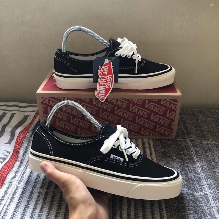 slimsamee_'s tweet photo. Tenis sa yo pa janm pase mòd https://t.co/ZR0p5cImK9