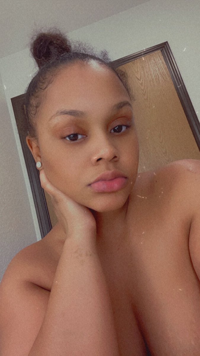 urprincessCee's tweet photo. Couldn’t look deep into ur eyes cause I get locked in 😮‍💨😍 https://t.co/OWXcsOLwpq