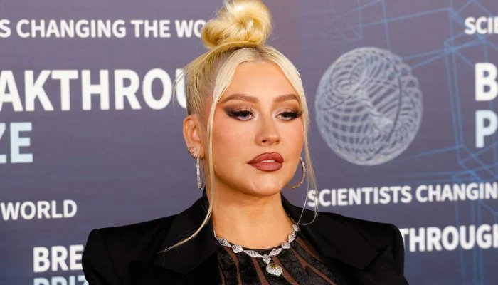 fusio_fusion's tweet image. Christina Aguilera reassures fans she'll return soon, despite postponing her Las Vegas Residency shows. The star promises it's just a brief break! 🌟🎤 #ChristinaAguilera #VegasResidency #MusicComeback #BriefBreak