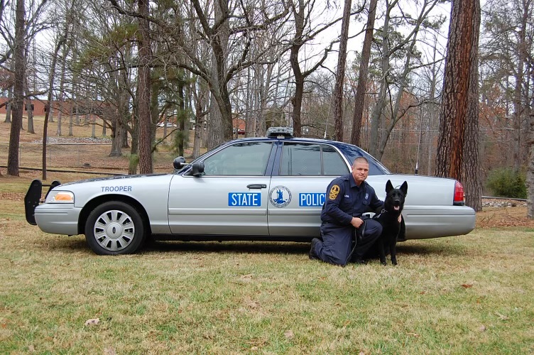 VSPPIO's tweet photo. With a heavy heart, we bid our final farewell to #VSP K9 Ace. K9 Ace proudly served the Commonwealth and VSP for six years, working alongside his handler, Senior Trooper J.R. Lewis, until his retirement in 2017.
Farewell K9 Ace, Badge 98 🐕🕊
#ValorServicePride #vastatepolice https://t.co/N9F4ydZJSg