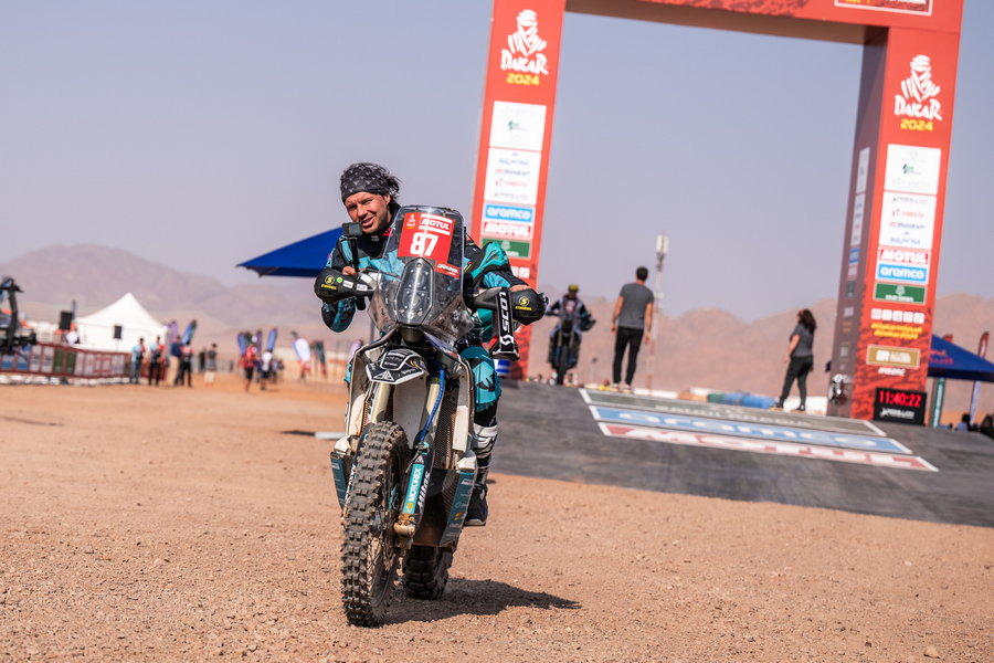 Moto_cz's tweet photo. Podmolovy komplikace v prologu: ztratil se a jel v protisměru! 😍 🏍
https://t.co/1YVI5mLgS9
#motocz #motocykly #dakar #liborpodmol https://t.co/c2Eu6H3qqX