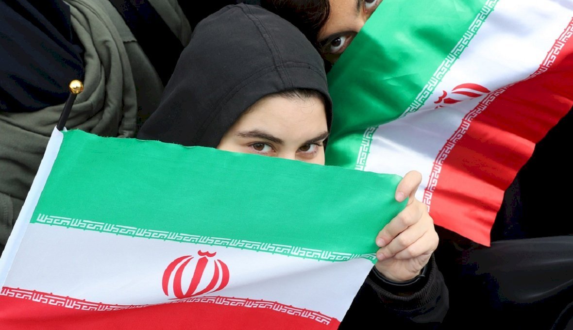 RED92cadadiamas's tweet photo. 🇮🇷👉#MundoRed92 | #Irán | #Fotos | #SinVelo | #Cárcel
Cárcel de dos años para una mujer iraní por publicar fotos sin velo
https://t.co/3ia9tdNXn3 https://t.co/bFhTGCgoDm
