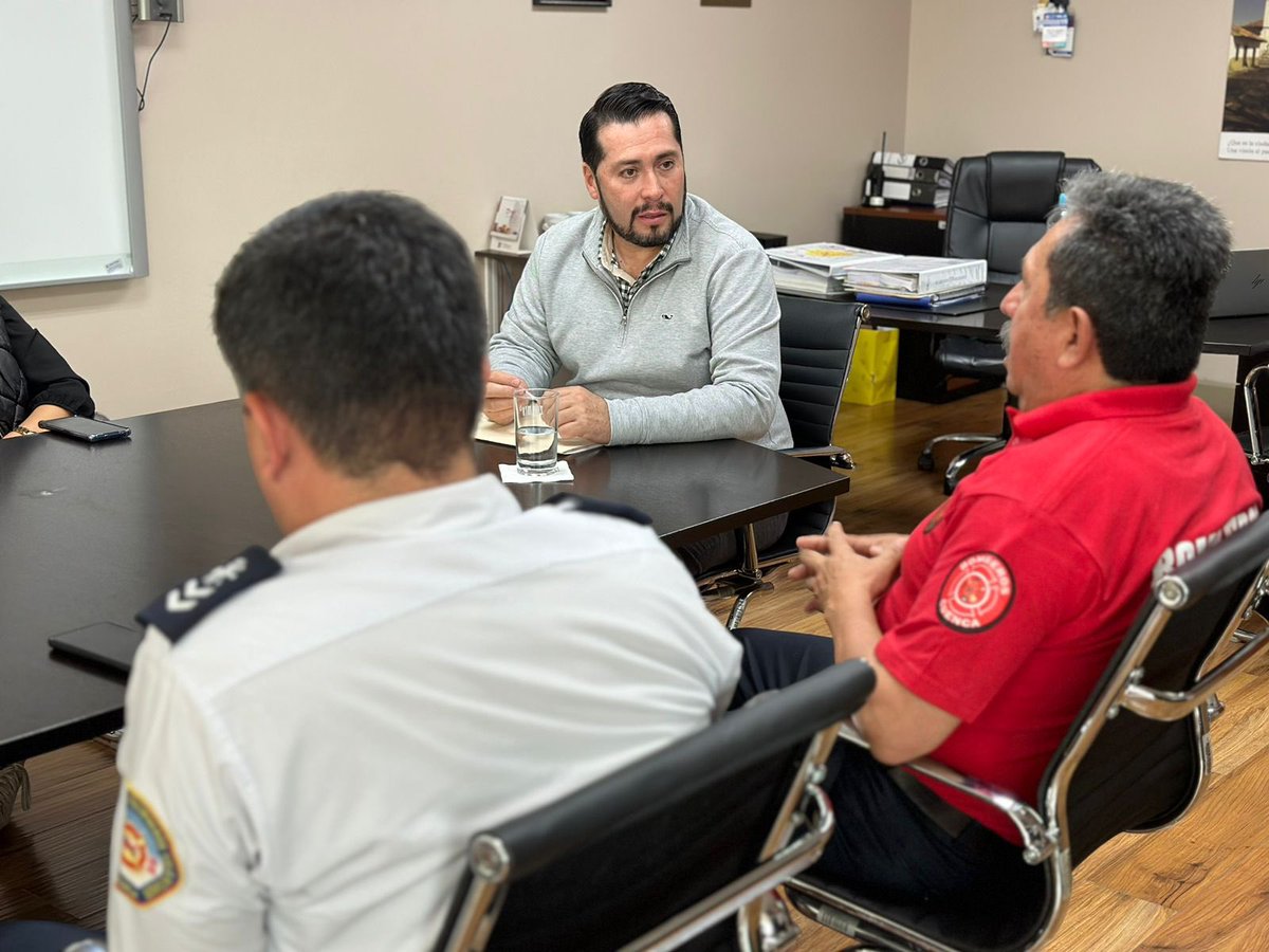 Aeropuerto_CUE's tweet photo. ¡Seguridad aeroportuaria! 🚨✈️

Trabajamos💪 de manera articulada con @Bomberos_Cuenca, con la finalidad de consolidar proyectos de apoyo mutuo en caso de presentarse una emergencia en el aeropuerto.

#AmorPorCuenca ♥️💛

@MunicipioCuenca https://t.co/jPGQuOwygz