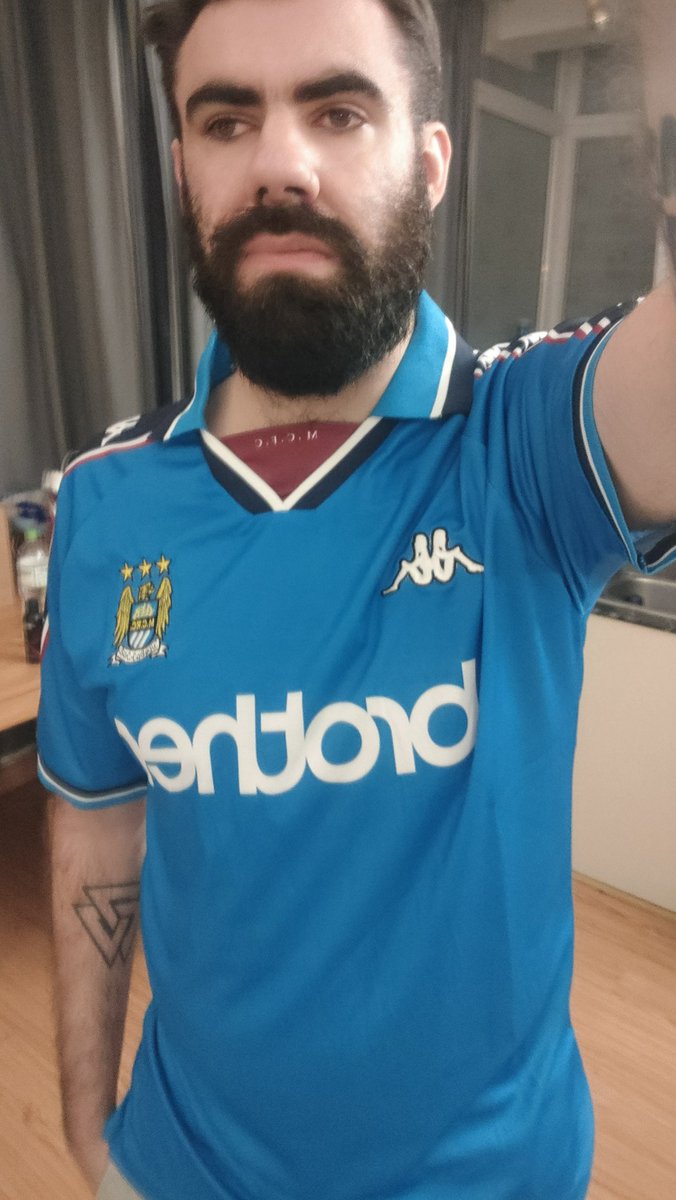 BevForKev's tweet image. Love the collar on this