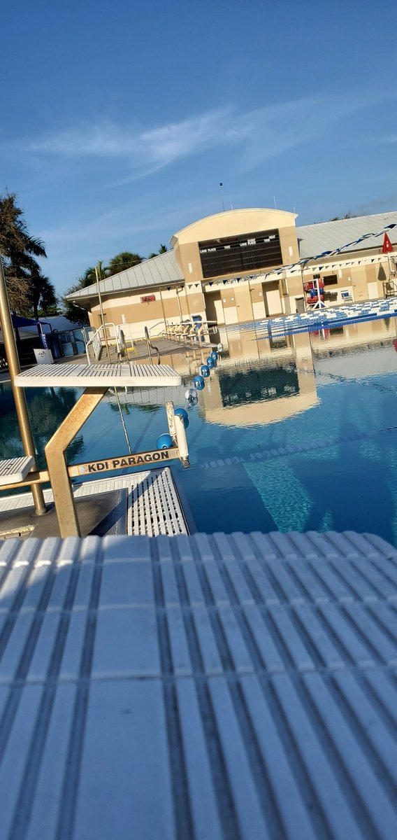 AdamZSwims's tweet photo. This is the best visual representation I've ever seen between #scm (foreground) and #scy (background).
#trainingtrip https://t.co/7F7xPGWD92