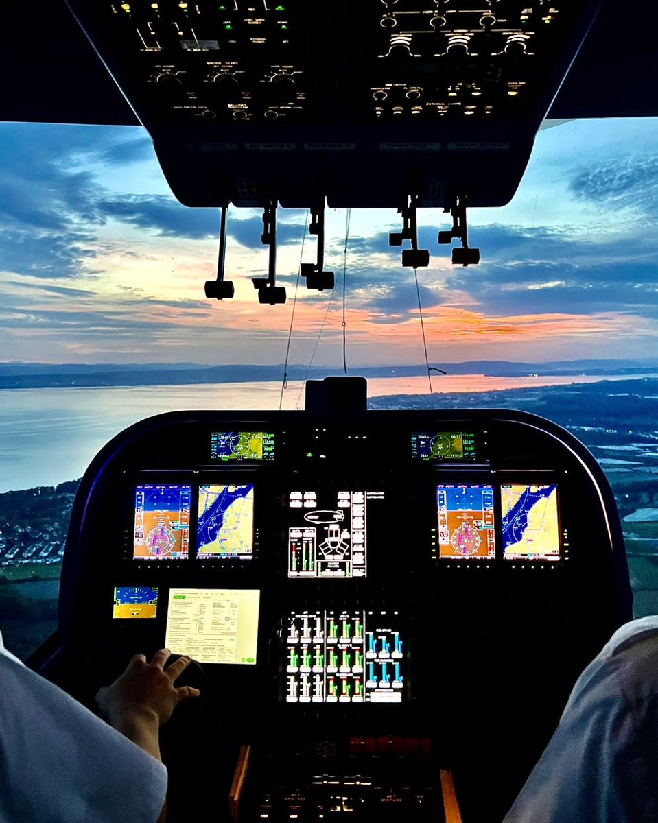 Sunset over #LakeConstance from the cockpit of a #ZeppelinNT

Could there be a better sight?

#AirshipAssociation #LTANews #airships #HybridVehicles #blimps #zeppelins #aerostats #HAPS #LTA #LighterThanAir #helium #aviation #sustainability #sustainableaviation