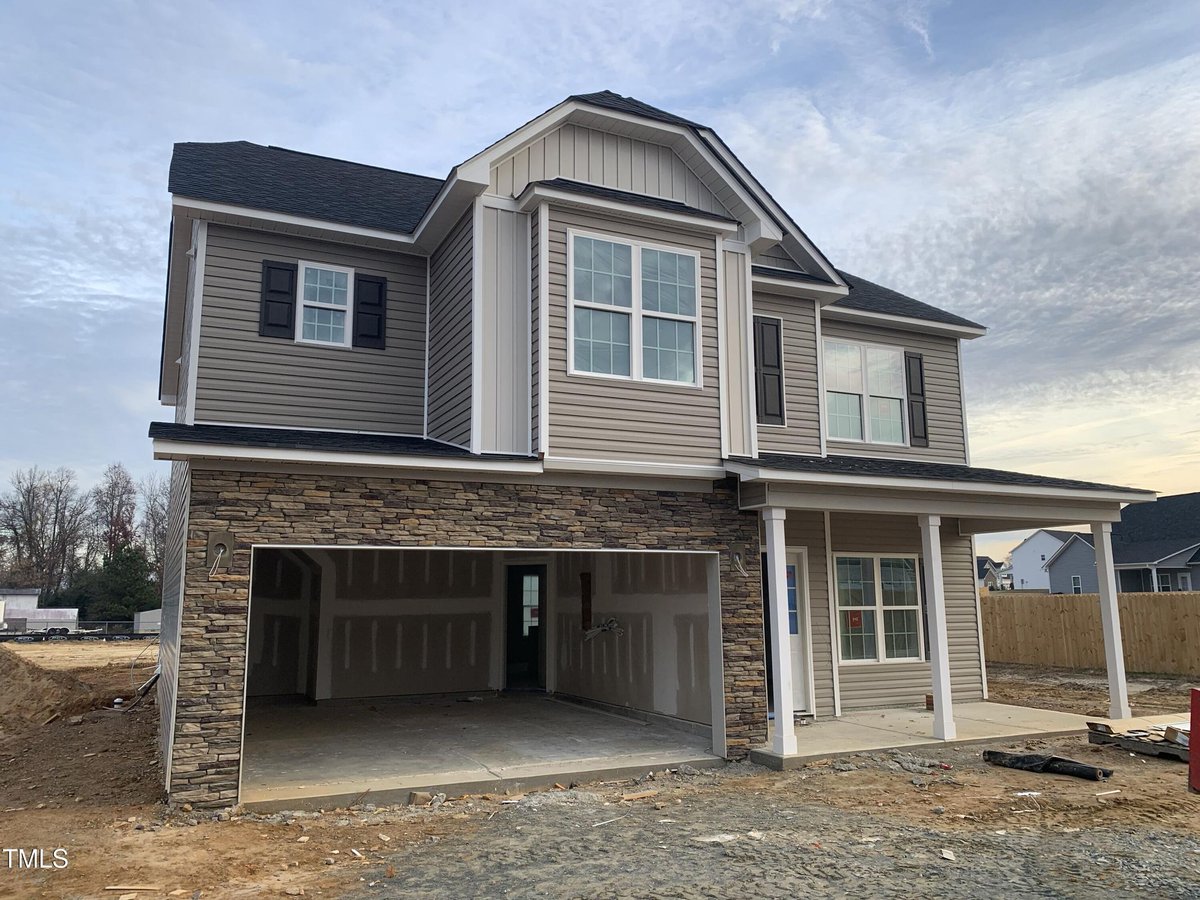 jsjbuilders's tweet image. Presenting the elegant Gavin II with 3 bedrooms, a bonus room, and exquisite details! Your dream home awaits at 118 W Sand Luggs in Angier's Langdon Ridge! jsjbuildersnc.com/New-Home-For-S…

#JSJBuilders #AngierNC #LangdonRidge