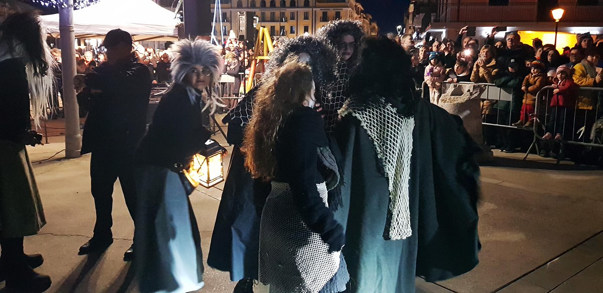 #isola di #GRADO #island -

Sono arrivate puntuali come ogni vigilia dell'#Epifania le #varvuole, le #streghe del mare -
Oltre un migliaio di persone ad assitere all'arrivo in porto -

<a href="/mariacr28250504/">maria cristina lazzi</a> <a href="/giorgiobigi1/">giorgio bigi</a> <a href="/azzur_farfalla/">Azzurra Farfalla</a> <a href="/marina52182/">Marina 🌹🐞🦉</a> @azure_keke <a href="/CMarc17/">Claudio Marchesan</a> <a href="/enrica_emme/">enrica emme </a>