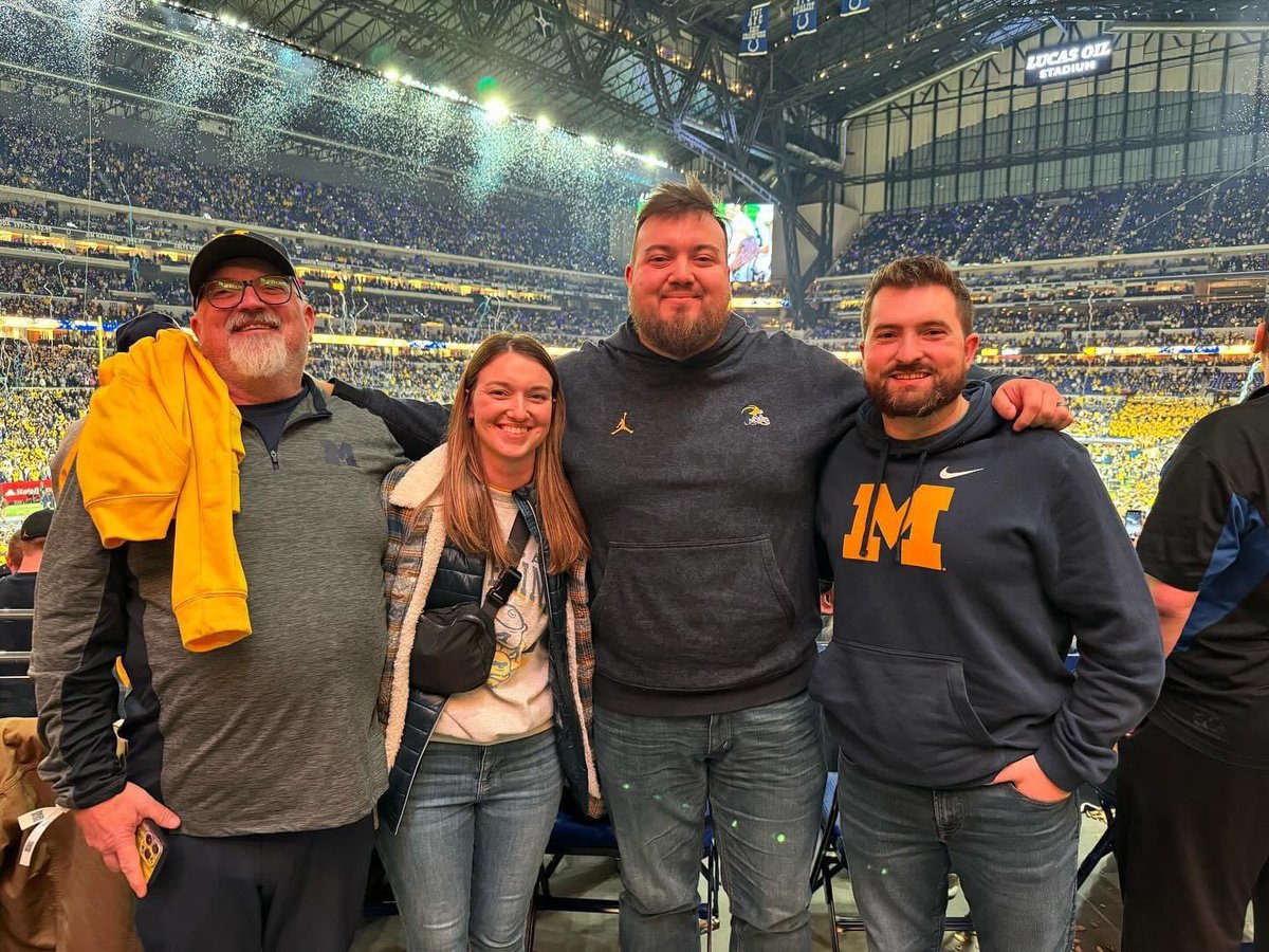 kennyfgan's tweet photo. @stoolpresidente @BarstoolUofM @Gametime Got engaged in the big house, haven’t missed a big ten championship, watch every game with my dad, an opportunity to crush high noons and get my dad to this game would be the greatest moment of my life. @Gametime https://t.co/irPbDFGReu