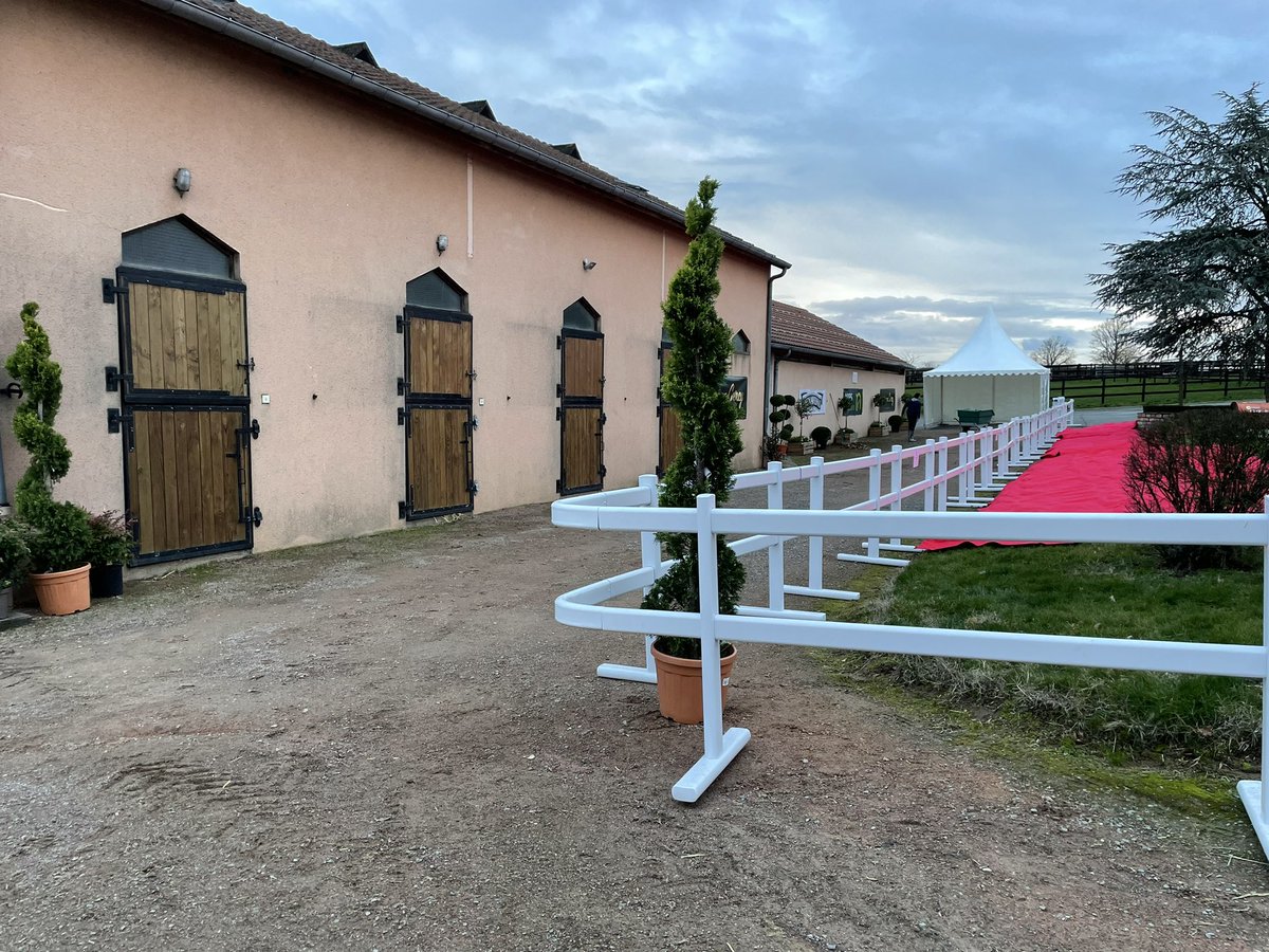 👋 Rdv demain à partir de 9h30 au Haras de Cercy 🔵⚪️🔴 

🐴 Cokoriko ,David du Berlais, Ivanhowe, Karaktar, Prince Gibraltar, Tunis, Wonderful Moon, Zaskar &amp; Pretty Tiger ! 

Déjeuner sur place offert et de nombreuses surprises vous attendent !