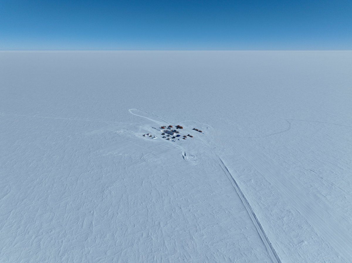 All is going well in Little Dome C. 

The new set up of drill heads and cutters guarantees cores of 4 meters or more, and another 37 meters of cores have been processed and are ready to leave Antarctica. 

Driller depth: 1484.80m 

📸Scoto, PNRA/IPEV