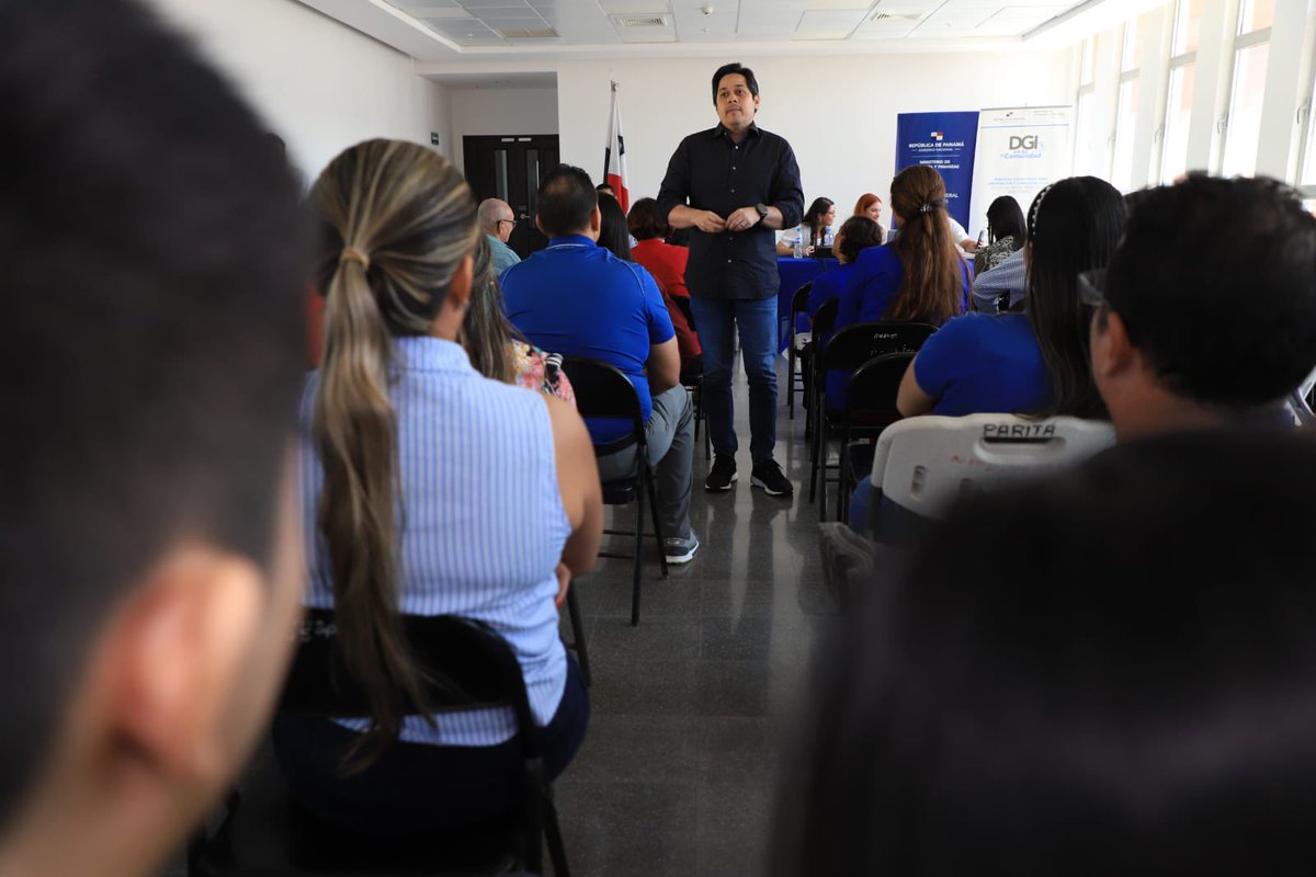 📍Chitré, Herrera🔵🟡

Con los contribuyentes herreranos conversando sobre:

✅Factura Electrónica 
✅Declaración de renta 2023
✅Incentivos 
✅Defraudación Fiscal

Y otros temas tributarios 

#PonteAlDía con la <a href="/DGIpma/">DGI PANAMÁ</a>