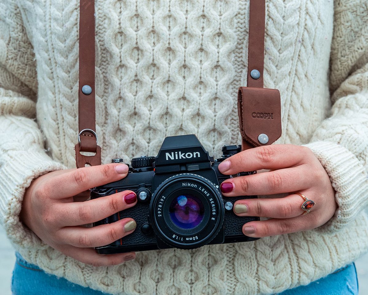 Fun Fact: I'm 100% a #NikonGirl... so I was super excited when I noticed Kelly was too 📸 She had hers with her during her walk with Michael on the beach when #heproposed, so of course I had to get a shot of her camera and beautiful new #engagementring 💍
#withyourmemoriesinmind