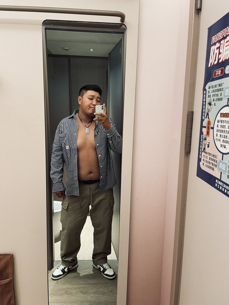ReeAndBee's tweet photo. 深圳没有黑袜早泄猴狒1s吗 真的想好好谈恋爱 现在只想对一个人好😔😔 #深圳猴s #深圳熊 #深圳猴 #熊m https://t.co/QX1CAoRgHg