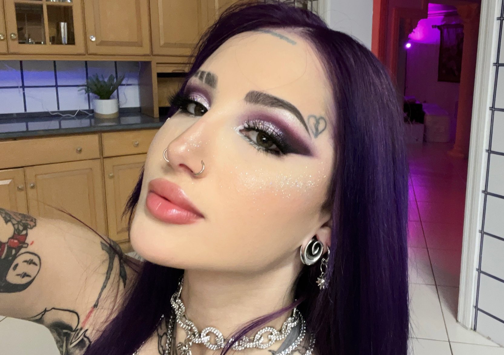 VALERiCA STEELE on X: i think im going to use this account for anything  non-porn promotion related maybe it will b more peaceful here w the smaller  following anyway heres my makeup