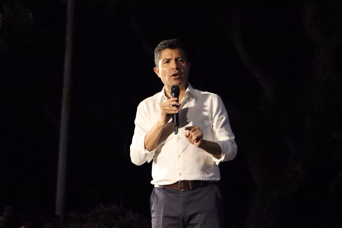 TheCholulaFilm's tweet photo. El precandidato a la gubernatura del estado de #Puebla, @eduardorivera01 enfatizó, “su apoyo condicional a los Jóvenes”acompañado por la precandidata presidencial @XochitlGalvez, el dirigente nacional de @AccionNacional, @MarkoCortes y por el precandidato, @marioriestra. https://t.co/oQ8XEmfSIu