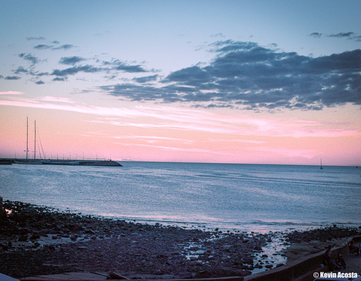 📍Rambla de Piriapolis📍
🌅🛵🧭🗺️
•
•
•
•
#sunset #sunsets_captures #sunsets #sunsetlovers #sunsetphotography #sunsetporn #sunsetsky #sunsetcaptures #sunsethunter #raw_allnature #raw_longexposure #rawshot #landscapephotography #landscape #foto #fotografia #uruguaypostales