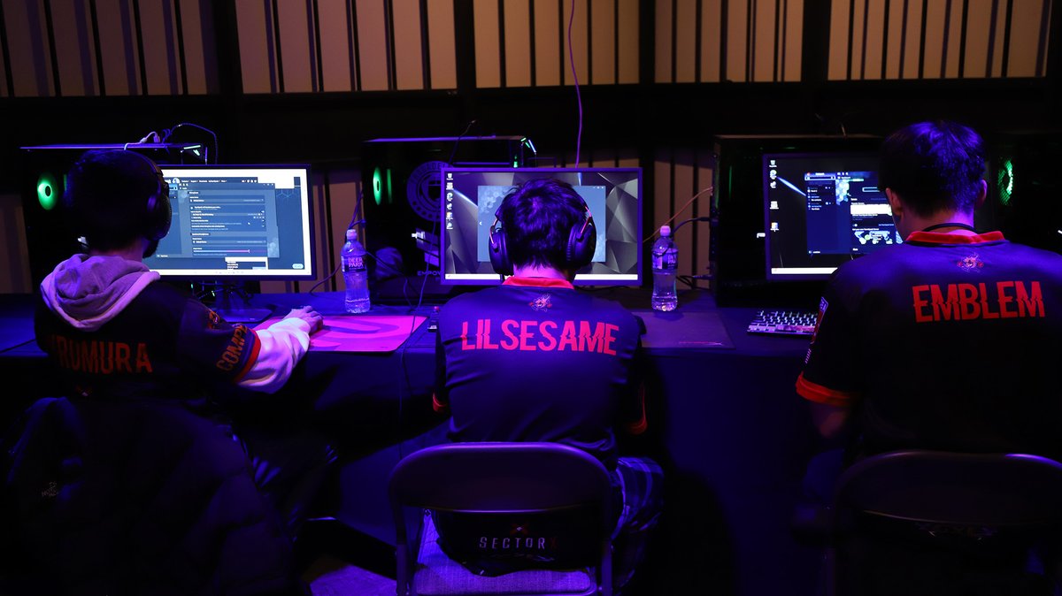 fragadelphia's tweet photo. Getting some beauty shots of the gamers for you. https://t.co/UtCt0DAVEE