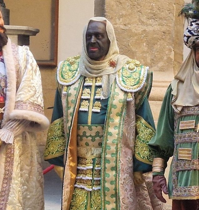 RamonLopez_G's tweet photo. El Rey Baltasar de Sevilla sale con la cara pintada de negro, vestido de torero y es un empresario que se está aprovechando de la fiesta de los niños para hacer publicidad de su negocio. 

Esto lo llega a hacer la izquierda y hay que pedir otra amnistía. https://t.co/2OgnmXkOAB