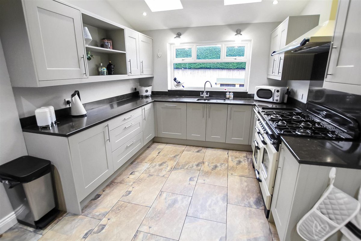 TheCarverGroup's tweet photo. This is a fabulous extended family home in Woodham, Newton Aycliffe.

Beautifully presented throughout, it boasts a stunning open-plan living/dining/family room, kitchen/breakfast room, 3 beds, family bathroom and landscaped garden🌿

🏡£269,950
https://t.co/XCpZXJt6Iy https://t.co/g9P4cQMH1N