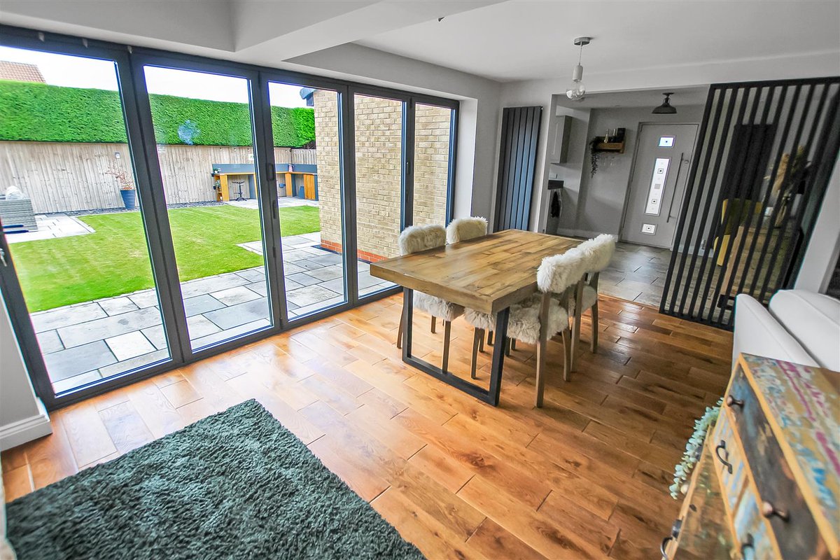 TheCarverGroup's tweet photo. This is a fabulous extended family home in Woodham, Newton Aycliffe.

Beautifully presented throughout, it boasts a stunning open-plan living/dining/family room, kitchen/breakfast room, 3 beds, family bathroom and landscaped garden🌿

🏡£269,950
https://t.co/XCpZXJt6Iy https://t.co/g9P4cQMH1N