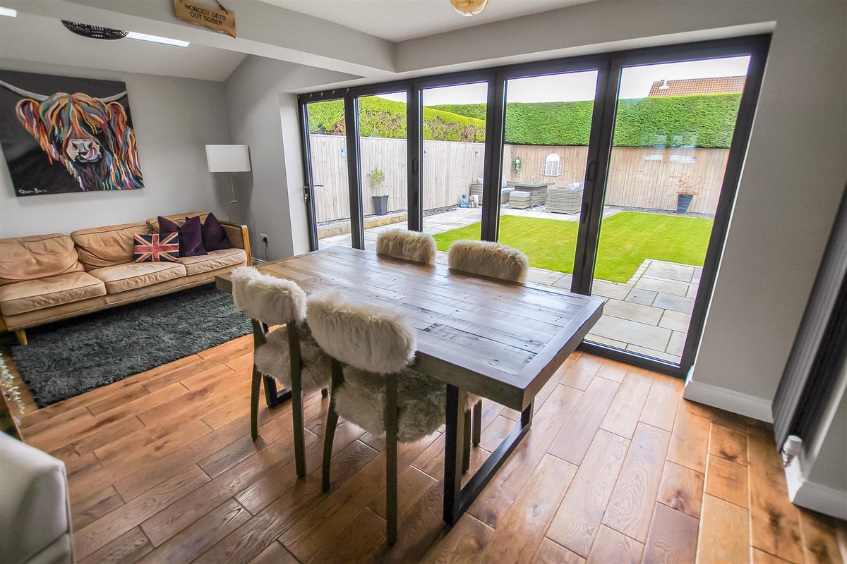 TheCarverGroup's tweet photo. This is a fabulous extended family home in Woodham, Newton Aycliffe.

Beautifully presented throughout, it boasts a stunning open-plan living/dining/family room, kitchen/breakfast room, 3 beds, family bathroom and landscaped garden🌿

🏡£269,950
https://t.co/XCpZXJt6Iy https://t.co/g9P4cQMH1N