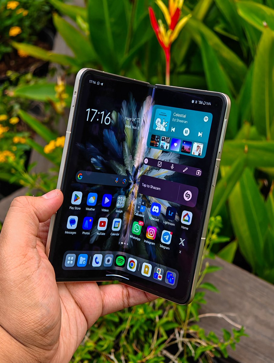 sondesix's tweet photo. iPhone users…
Be honest.

Would you switch to a foldable phone if Apple ends up making it? 🤔 https://t.co/OhDGNJ6Puq