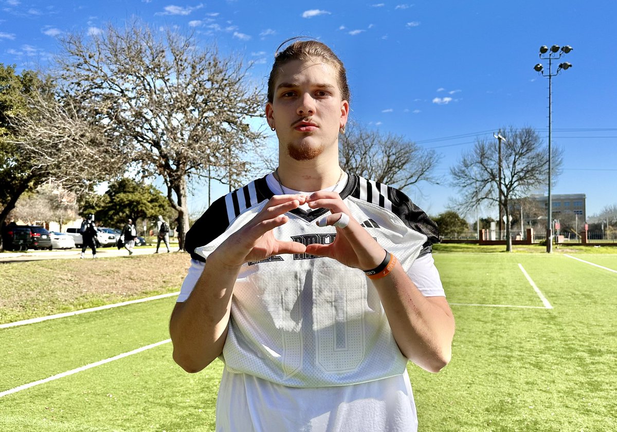Going to be a really nice opportunity for Oregon OL signee Fox Crader to showcase his abilities on a national level Saturday. The Vancouver, Washington native has put together a strong showing in Texas at All-American Bowl practice the last few days. @DSArivals <a href="/DSAFootball/">⚡⚡Scott Reed⚡⚡</a>