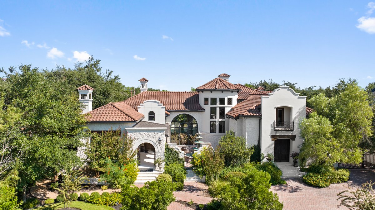 Elite25Austin's tweet photo. This exquisite home is nestled in the prestigious neighborhood of Woods II in Barton Creek.

8224 Chalk Knoll Dr • 78735 ︱ Offered at $4,950,000 ︱ For details, contact Susan Doyle: susan.doyle@compass.com / 512.658.8229 » #elite25austin https://t.co/9n6Ez3KalQ