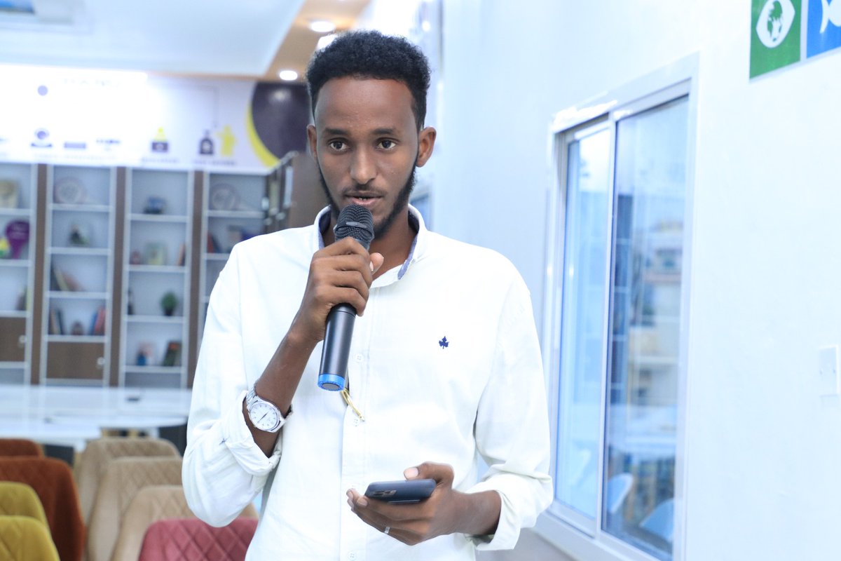HanoLibrary's tweet photo. Waxa si quruxbadan inooguso idlaaday dooddii aan marti-gelinaynay ee cinwaan keedu ahaa "Sidee qofka qorshe akhris usameyn karaa sanadka cusub".
#HanoCommunityLibrary
#MaktabaddaDadwaynahaeeHano https://t.co/o7bEDdbQU2