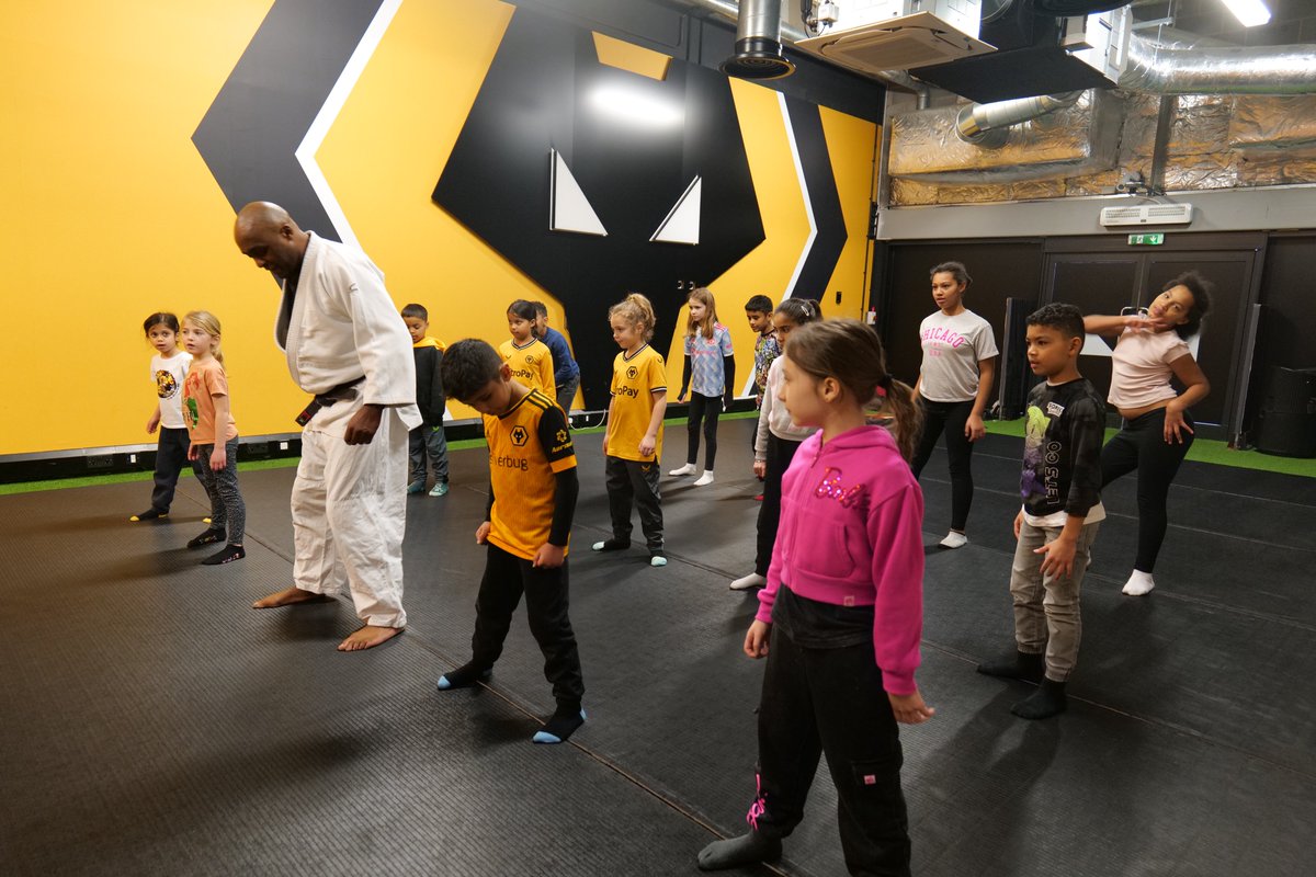 wwfcfoundation's tweet photo. We hosted a #FeedOurPack celebration event at our Holiday Camp today to mark the project's three-year anniversary. 🥳
Children took part in cooking activities led by @Wolves Head Chef Luke Hitchins and even gave Judo a try! 🧑🍳🥋
🤝 Thank you to @PLCommunities & @PFA for the support of the project since its launch 🙌