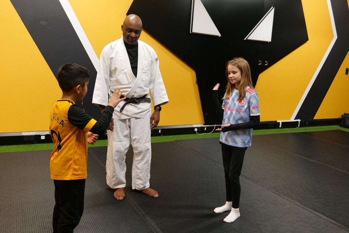 wwfcfoundation's tweet photo. We hosted a #FeedOurPack celebration event at our Holiday Camp today to mark the project's three-year anniversary. 🥳
Children took part in cooking activities led by @Wolves Head Chef Luke Hitchins and even gave Judo a try! 🧑🍳🥋
🤝 Thank you to @PLCommunities & @PFA for the support of the project since its launch 🙌
