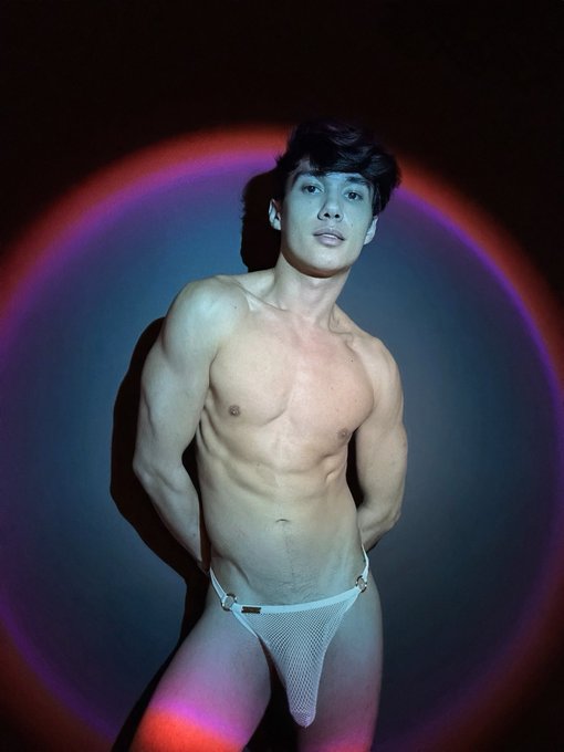 🖤💙💜🩷 https://t.co/VVaDWaKITL