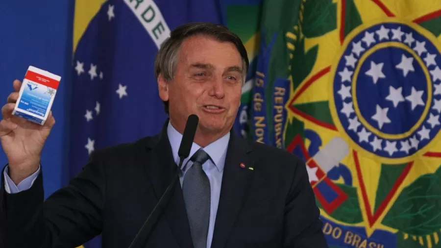 UOLNoticias's tweet photo. Cloroquina matou 17 mil pessoas na primeira onda da covid, diz estudo 

➡️ Especialistas examinaram dados de hospitalização em seis países, com pacientes que tinham sido expostos ao remédio. O resultado foi um aumento do risco de morte https://t.co/OcLU24nNvR