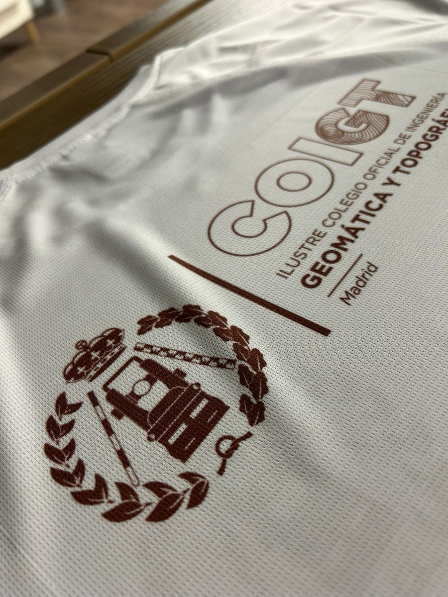 Este año los compañeros colegiados de la D.T. de Madrid pueden disponer de camisetas corporativas transpirables con el logo del COIGT. Se encuentran disponibles en color blanco y en varias tallas (M-L-XL-XXL) con corte tanto de hombre como de mujer.