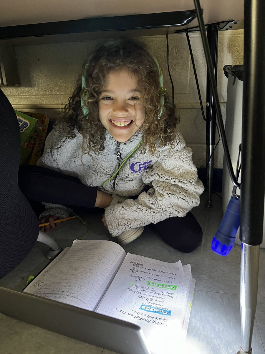 colls_MrsMTatem's tweet photo. Scenes from a cozy “Flashlight Friday” in fourth grade! 🔦 #tatemtweets #collsedu https://t.co/iD4jZ9CQdj