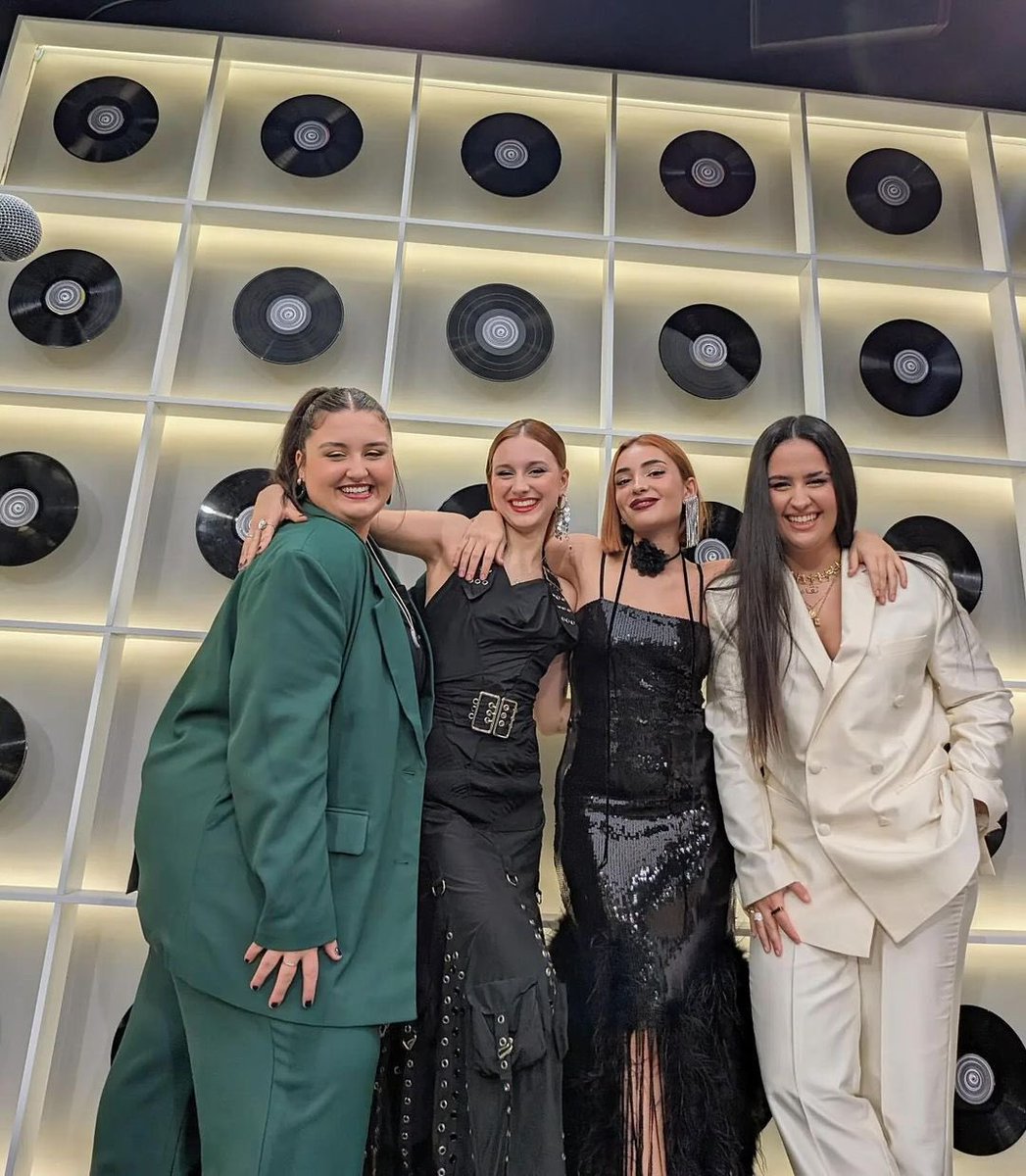 infot2023's tweet photo. Fotos con más me gusta en Instagram de #OT2023: #OTDirecto5E 🌸

1. Selfie Juantin - Martin (98.2k)
2. Mega dump - Martin (78.6k)
3. Go lesbians go - Ruslana (70k)
4. Primer post - Violeta (69.8k)
5. Gala Navidad - Chiara (69.4k)
6. Gala 5 - Paul (68.5k) https://t.co/SXZkrfanRj