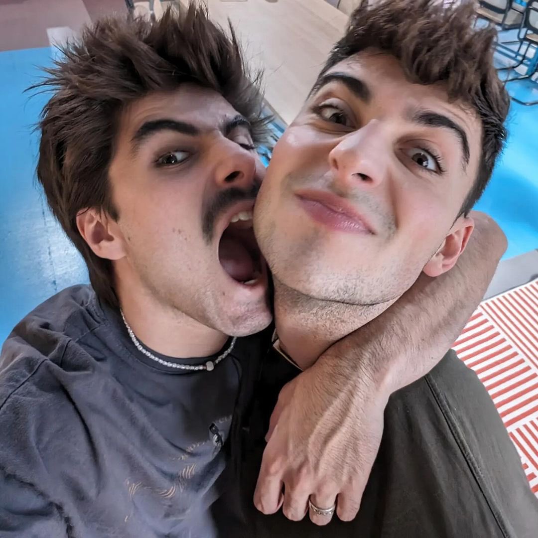infot2023's tweet photo. Fotos con más me gusta en Instagram de #OT2023: #OTDirecto5E 🌸

1. Selfie Juantin - Martin (98.2k)
2. Mega dump - Martin (78.6k)
3. Go lesbians go - Ruslana (70k)
4. Primer post - Violeta (69.8k)
5. Gala Navidad - Chiara (69.4k)
6. Gala 5 - Paul (68.5k) https://t.co/SXZkrfanRj