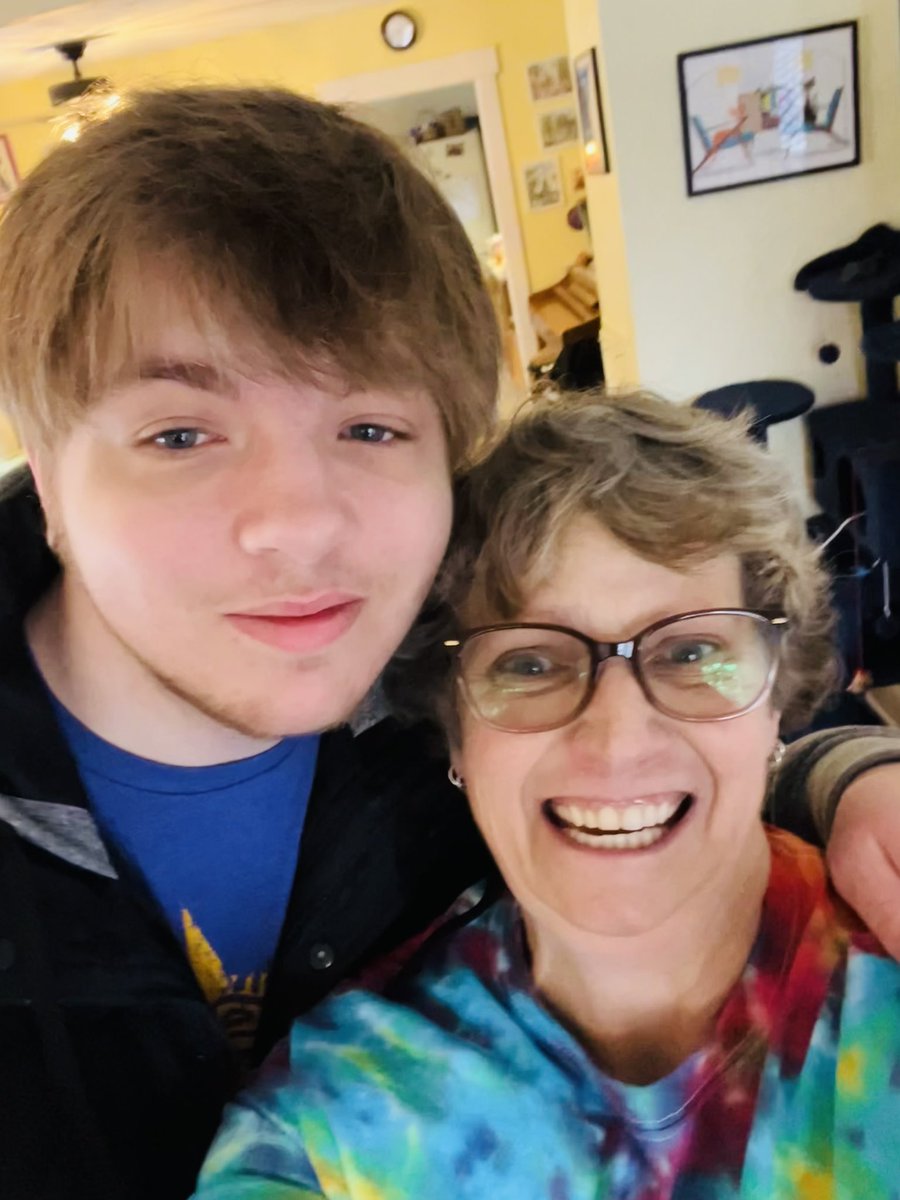miscMarti's tweet photo. My youngest just left for his new adventure. He’s always a good sport to take a selfie with mom. https://t.co/s2t3zfBJT7