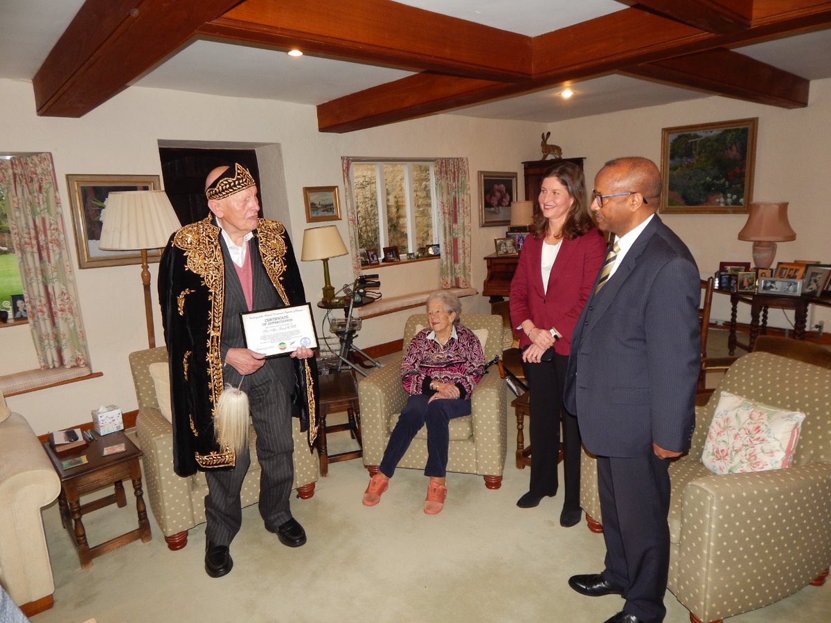 ETEmbassyLDN's tweet photo. H.E. @EthioAmbUK had the honor and privilege to thank a true and beloved friend of #Ethiopia, Sir Alec Reed CBE, at his home. Sir Alec is the founder of @EthiopiaAid, an organization that raise funds for local Charities in Ethiopia. https://t.co/0qQInG5U7q