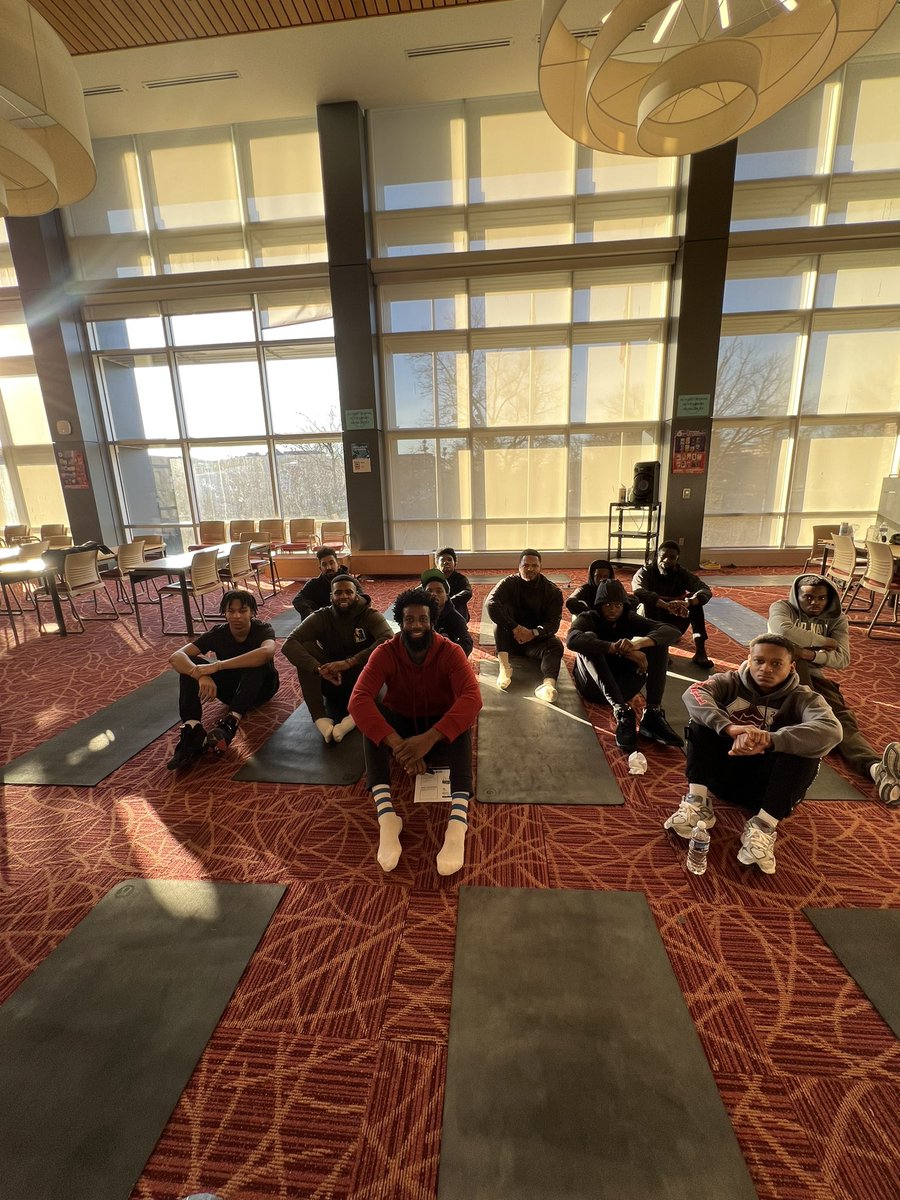 BroadwayClark's tweet image. Finding a space where men of all ages can come together and connect emotionally and spiritually is needed. 

Thank you Tristan &amp;amp; The Healing for providing that for our male teachers and students this morning.

#stayprime #everydayatdunbar #weworkforkids @DunbarHSDC