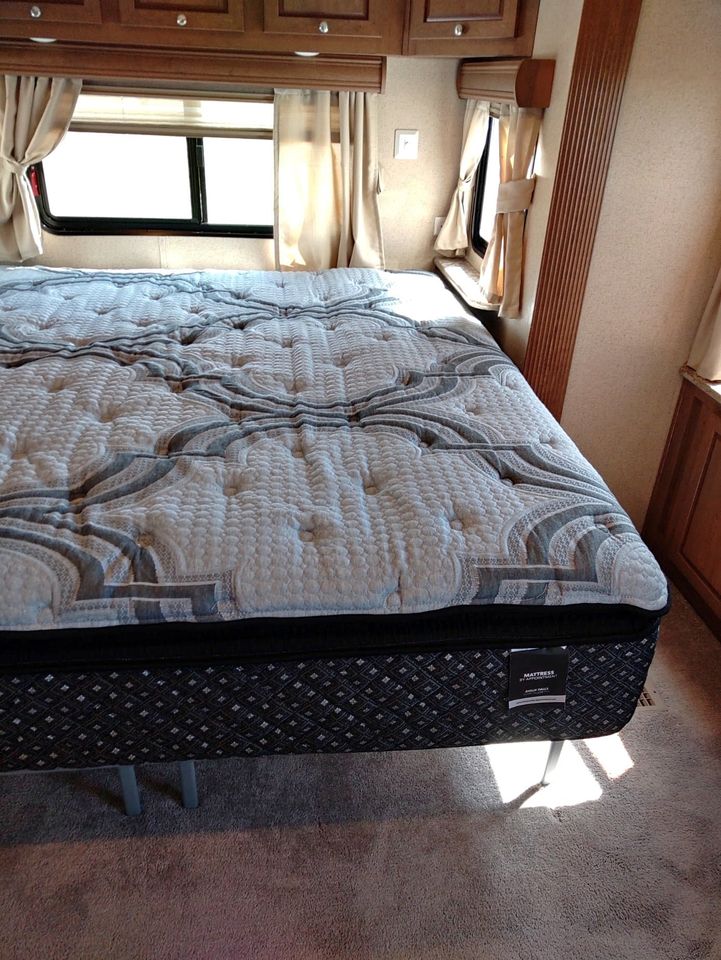 MBAofCC's tweet photo. ‼️ New Mattresses‼️ Amazing deals‼️

We have brand-new mattresses in all
Sizes &amp; styles!

Queen $150 &amp; up
King $300 &amp; up
Full &amp; Twin 2!

Pillowtop, euro top, plush, firm, cooling gel memory foam

I do have wood foundations (boxsprings) &amp; platform beds available as well! https://t.co/xoRduiiMC7